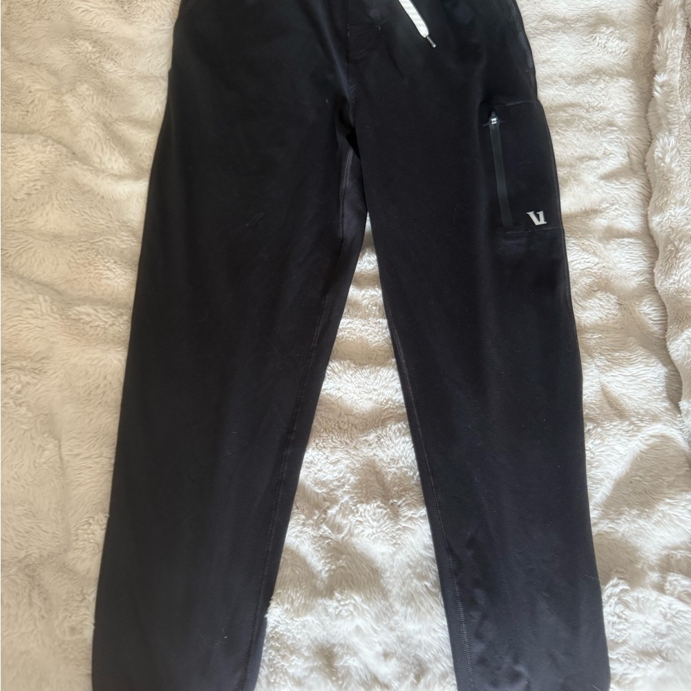 Vuori Men’s Black joggers size small